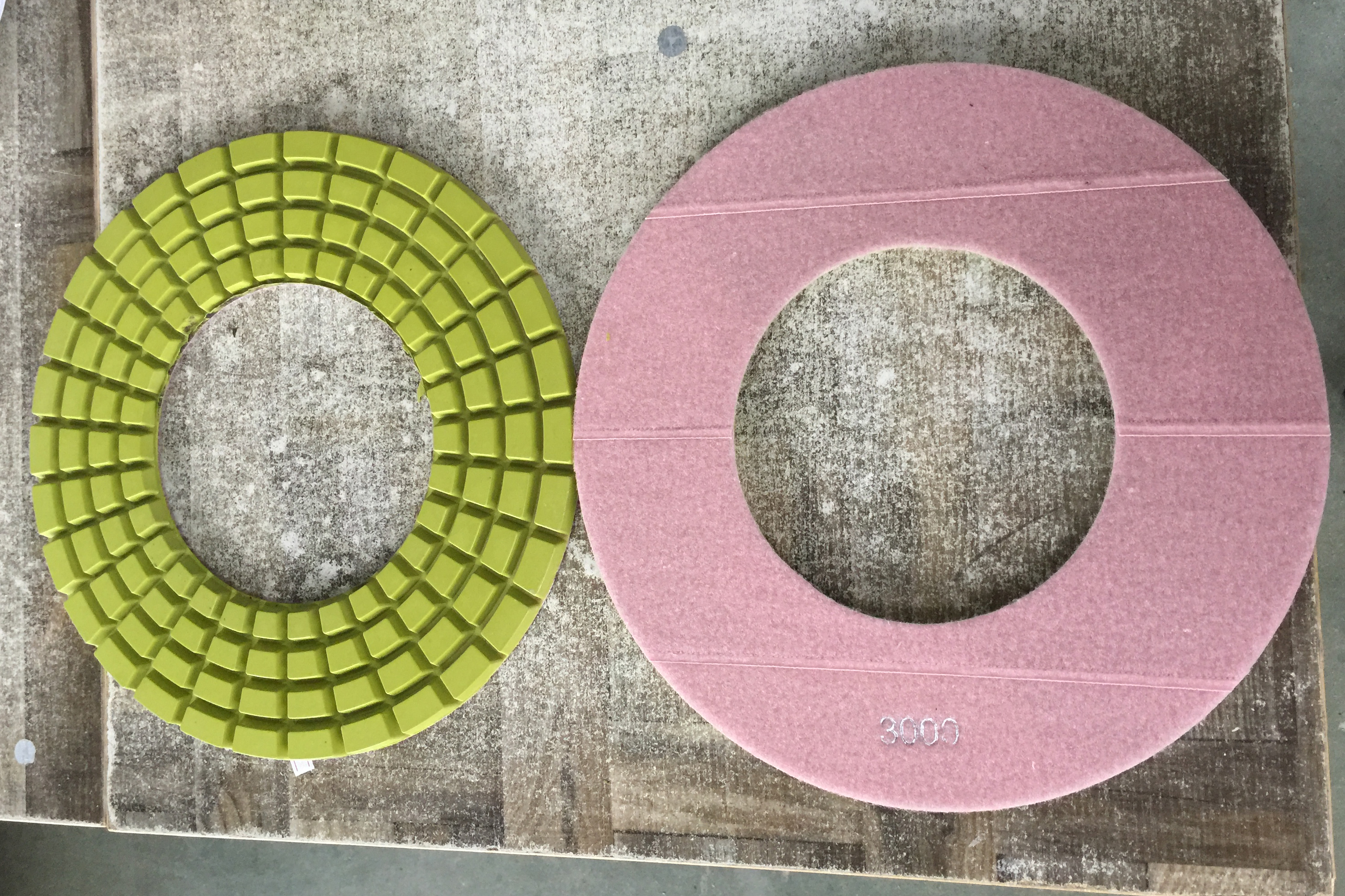 Piccola tampone di lucidatura del pavimento in resina da 320 mm per pavone grandi 4 fila per utensile per utensili in granito in granito terrazzo quarzo